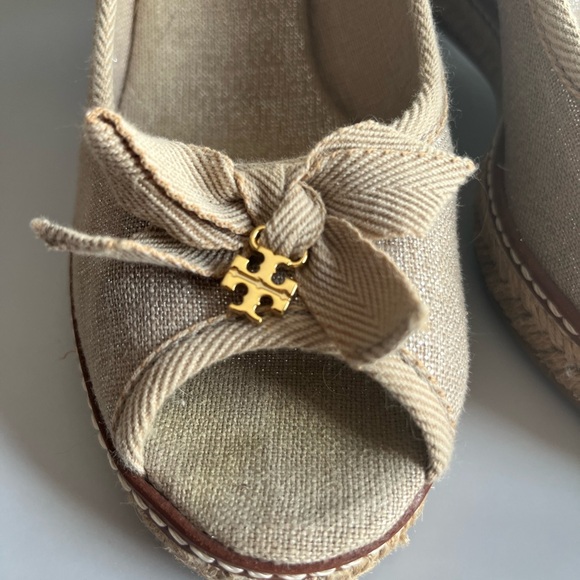 Tory Burch Beige Peep-Toe Wedges with Bow with Dust Bag - Picture 4 of 11